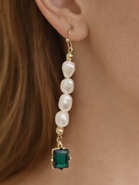 😍SHOW SPECIAL Joe Fresh Long Pearl Green Crystal Dangle Earrings